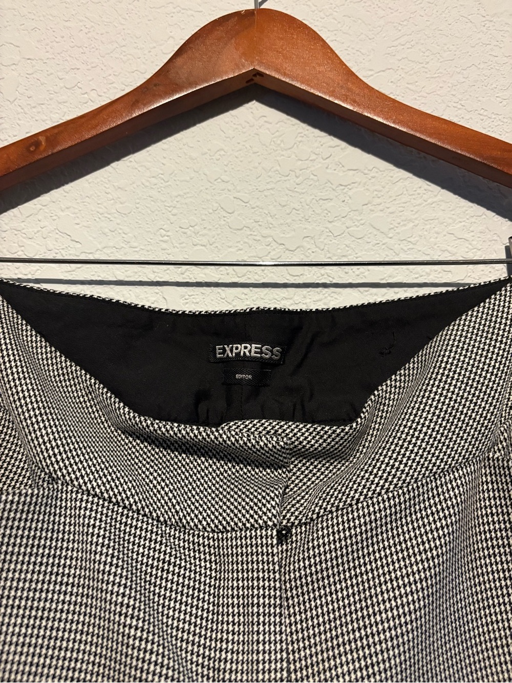 Express “Editor” Wide-Leg Gray Plaid Dress Pants - Picture 6 of 7